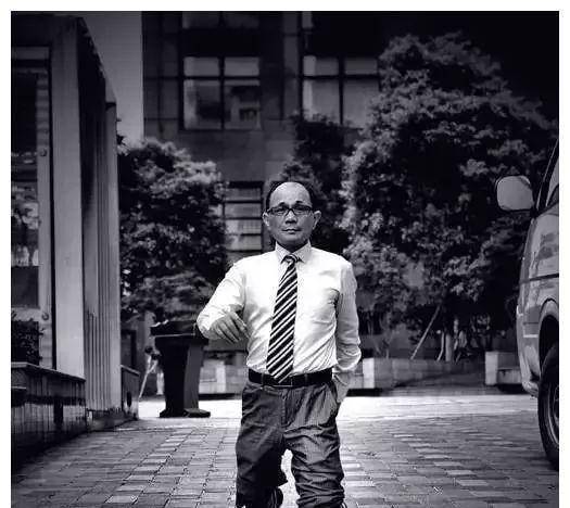 "亚洲赌王"尧建云:靠出老千一晚上赚 600万,为何56岁就离世?