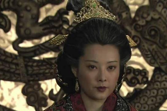 飞燕,赵合德这对姐妹花而出名的汉成帝,而王政君则顺利地当上了皇太后