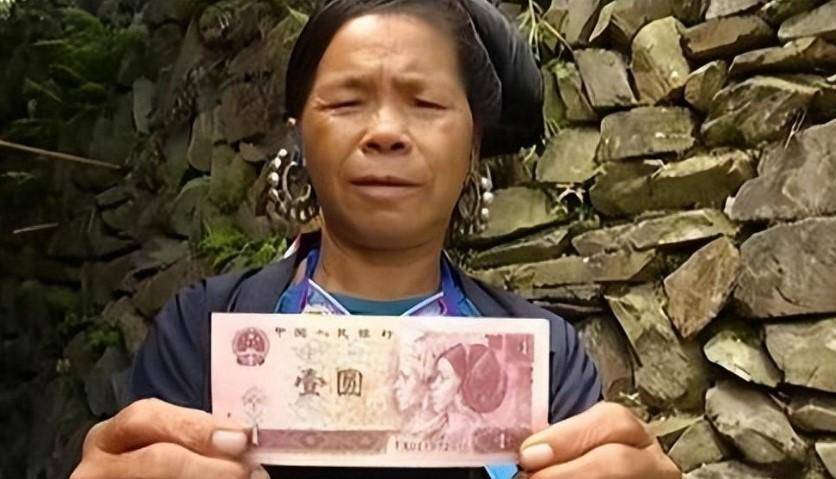 16岁因长得太美被印在一元纸币上,曾因此被人借钱_候一民_人民币_父母