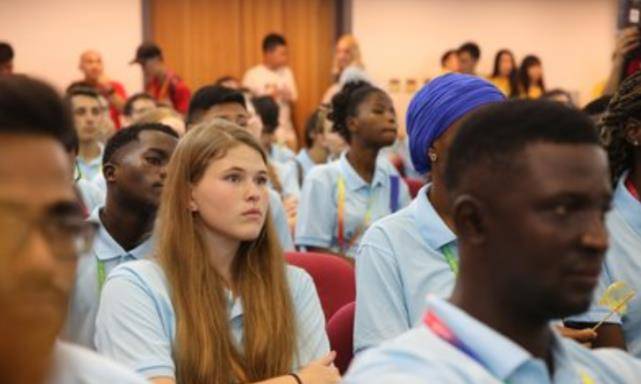 俞洪敏谈外国留学生,与其用"优待"祈求别人,不如自强自立