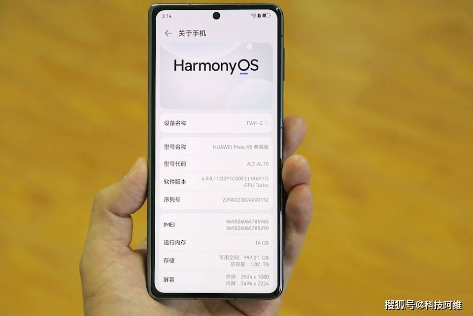手机转手就卖掉,不仅不亏钱反而还能赚不少,这也导致华为旗舰持续缺货