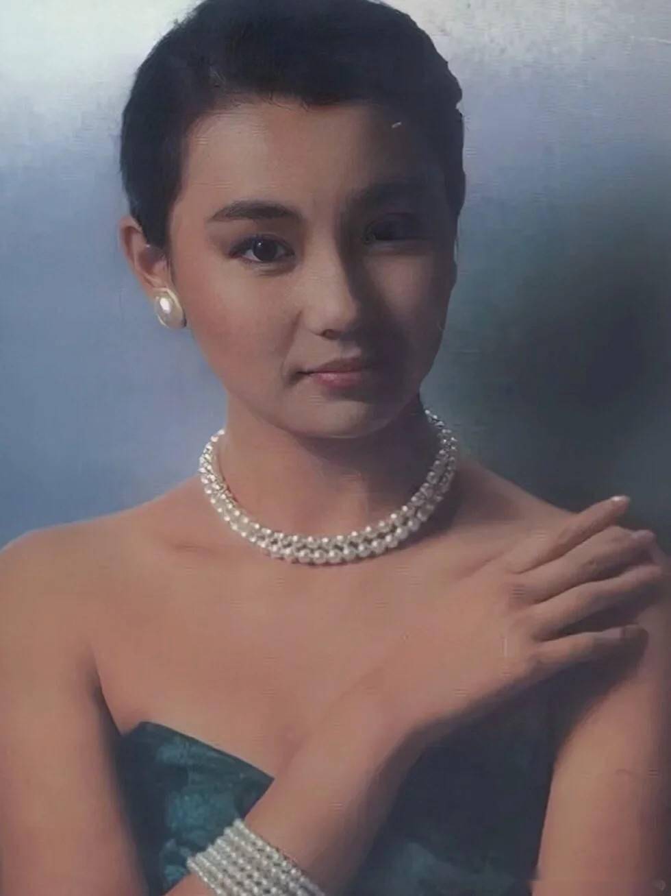 55岁张曼玉,饱满气质和性感身材,这谁顶得住!