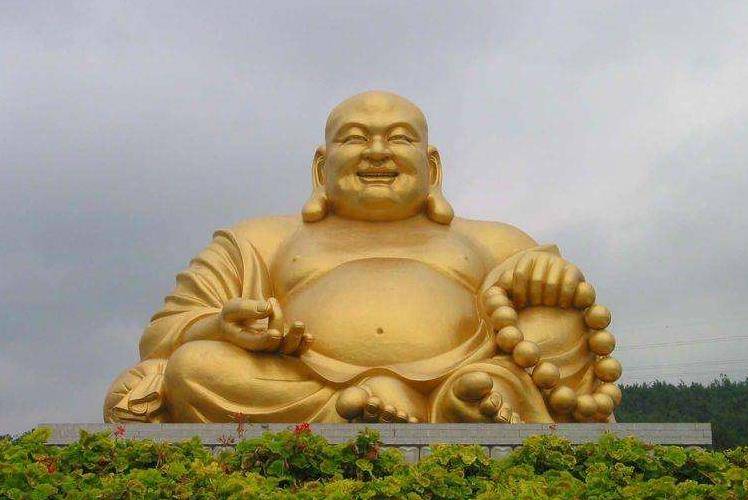 男子因长得酷似弥勒佛,被富婆看中带回家,现今怎样?