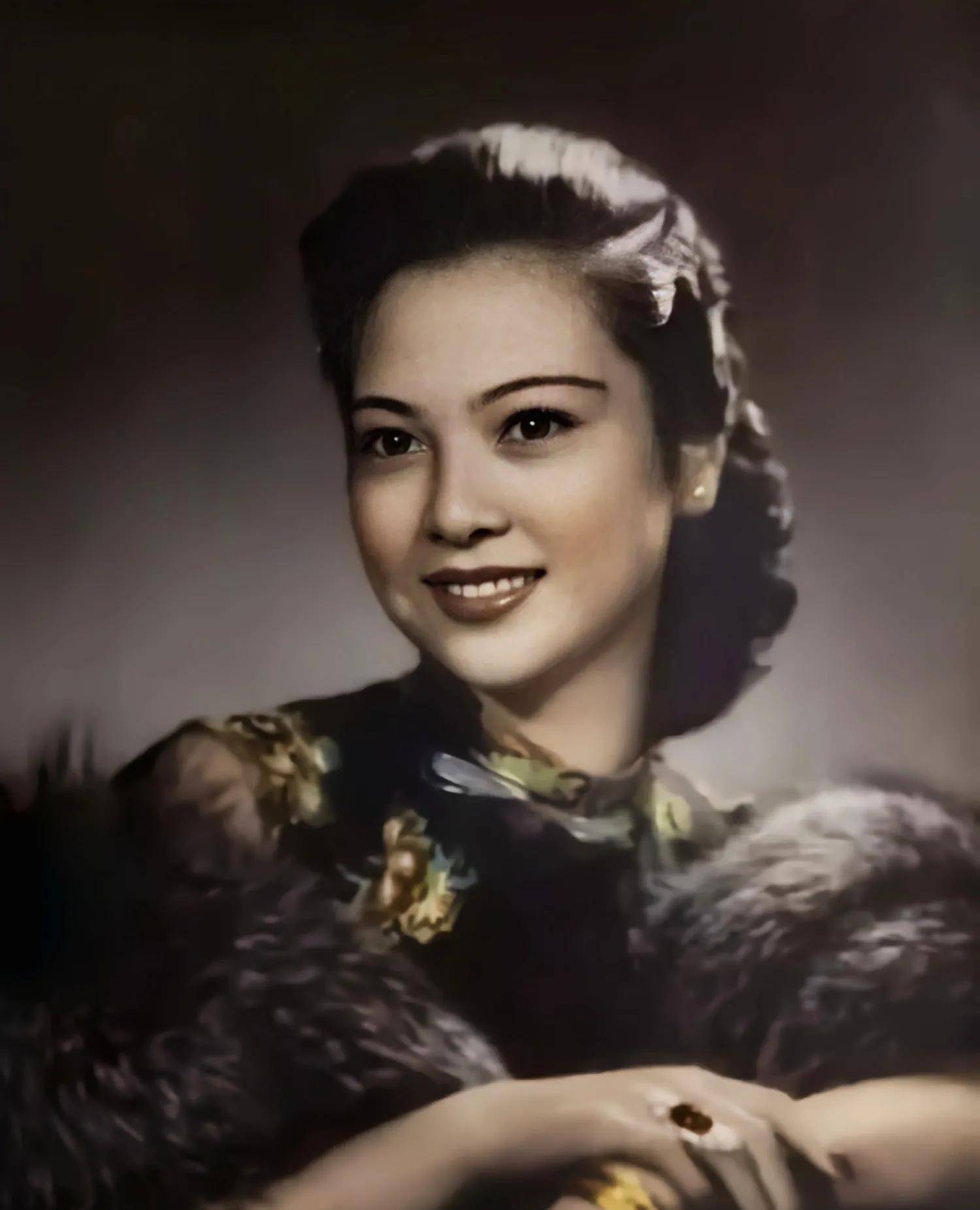 民国奇女子:18岁结婚,28岁睡3000男子,祈盼来世做个纯洁女子