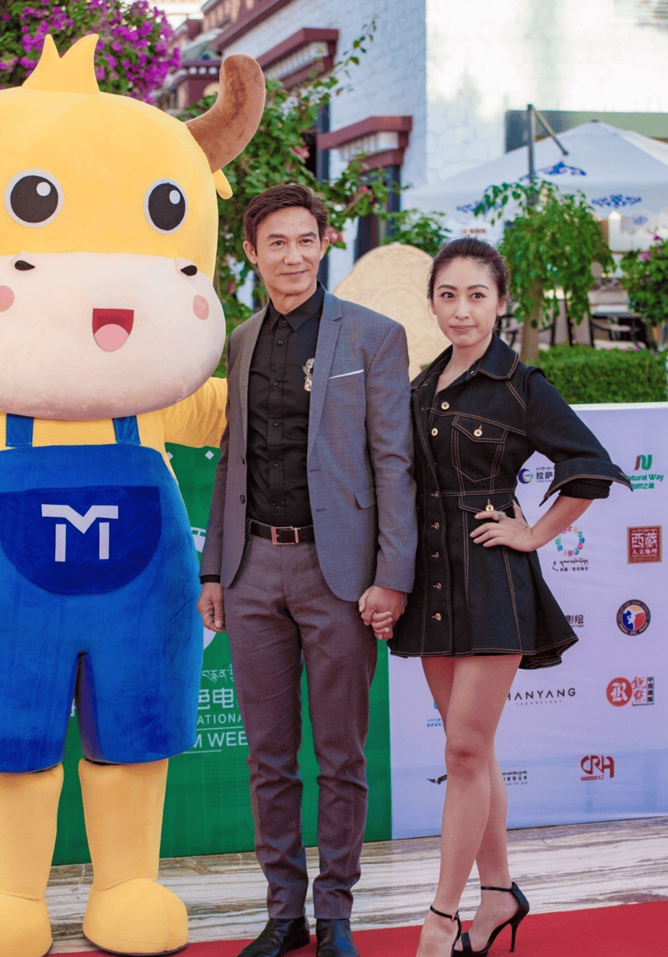 2010年,他与被誉为"回族第一美女"的内地女星法提麦·雅琦(王雅琦)喜