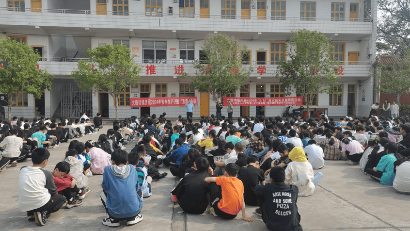 建始县大堰中学老师图片