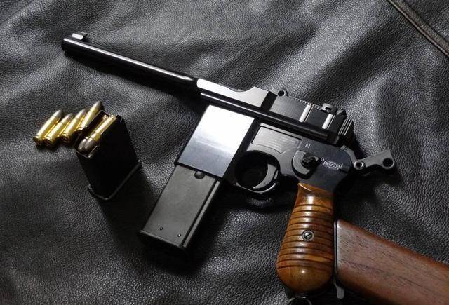 的枪械一直走在中国前列,早在1870年广东土匪就用上了最新型号的洋枪