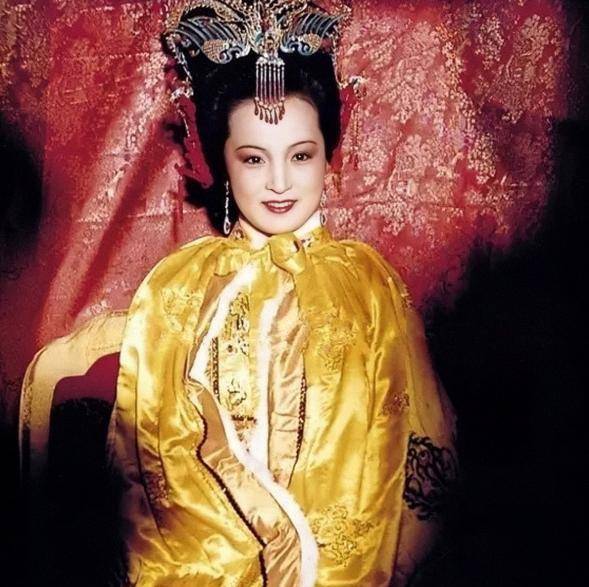 红楼梦之贾元春为何而死?禁锢中被人一共绞杀的作者以十六字写成