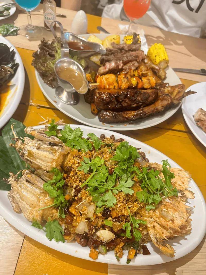 沈梓捷女友在个人社交媒体上写道:"苏梅真是我最爱的岛.