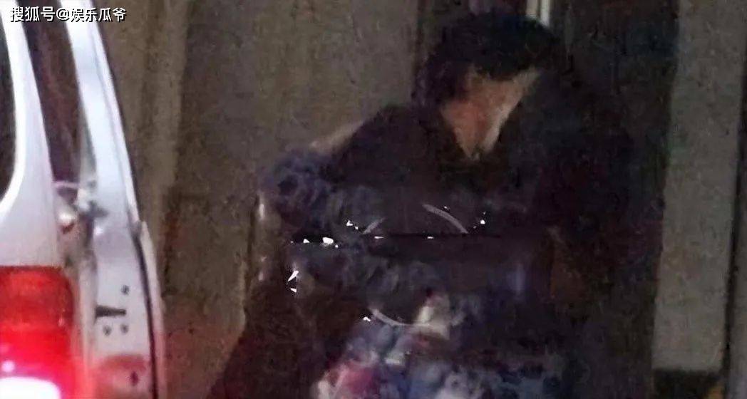 表面德艺双馨,背地里是风流"老流氓",这4位老戏骨太会装了