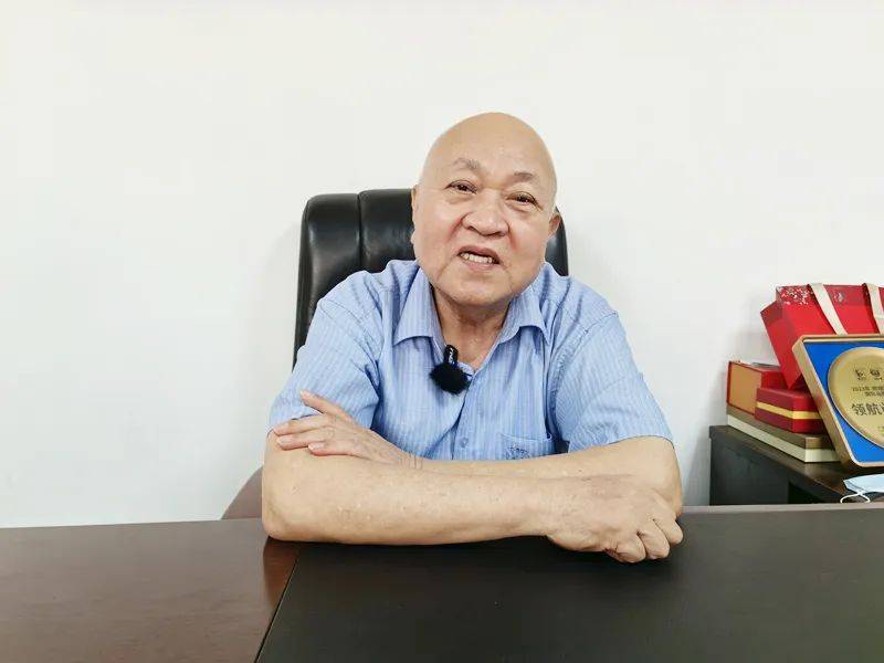 黄文鹏在办公室接受笔者采访湛江属南亚热带,长年累