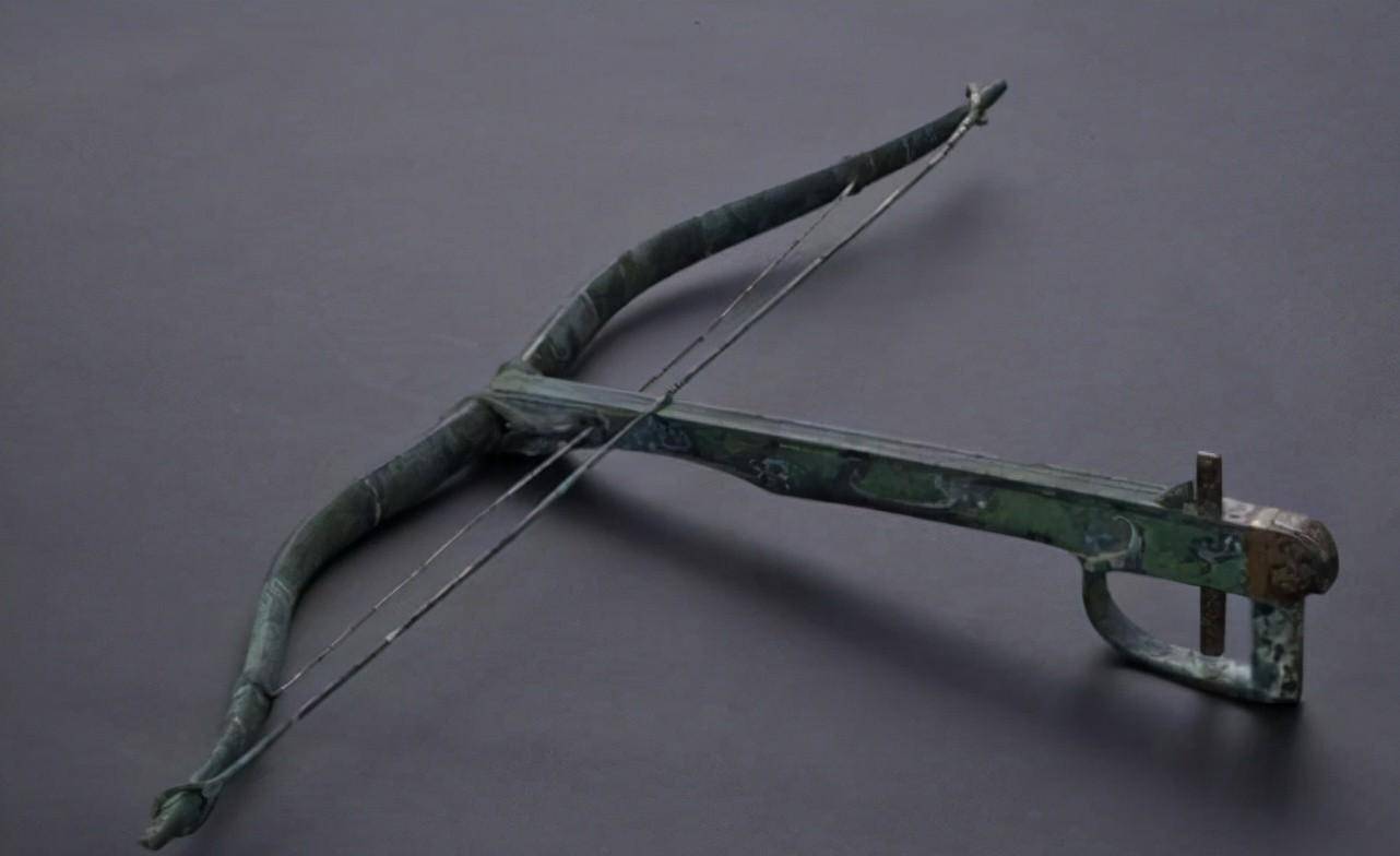 一旦发现匈奴踪迹,这些西汉弩骑兵就包围上去,远远地围着匈奴,用射程