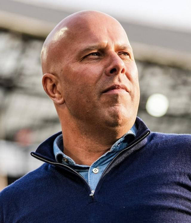 利物浦新主帅郑重表态:坚决不挖角老东家,同时发隔空挑战滕哈赫领导的