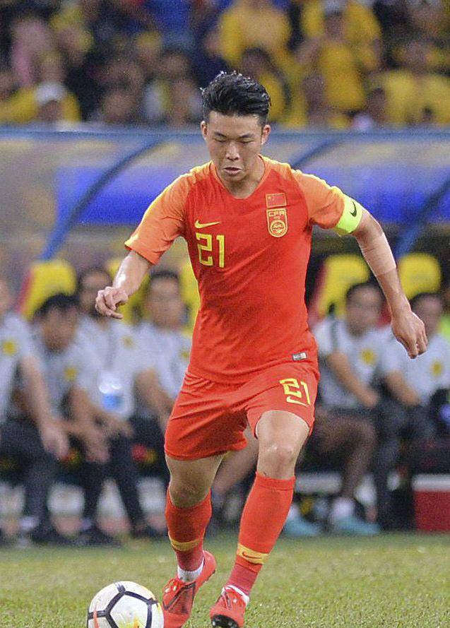 严鼎皓遭徐正源冷落连续缺阵,或将离开成都蓉城转投国安夏窗动向_位置