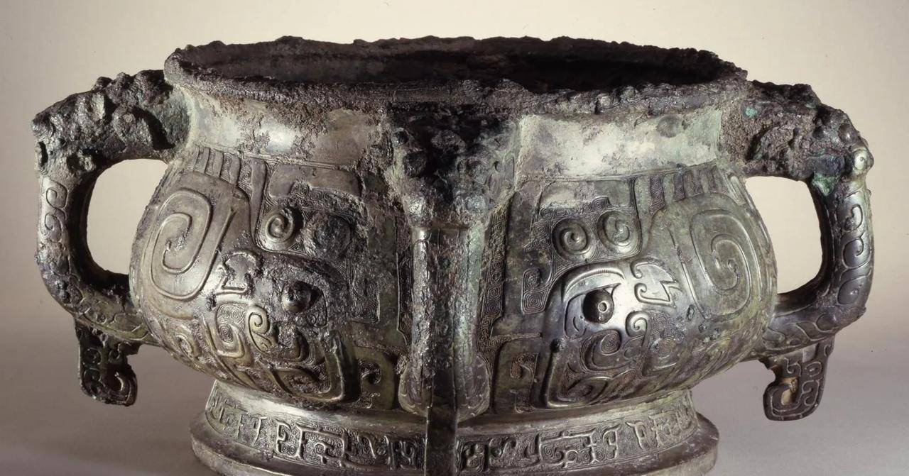 现藏于大英博物馆的邢侯簋(guǐ),麦尊铭,麦彝铭等西周青铜器都是为