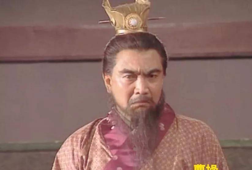 孔明向曹操直言:我不会追随你!曹操为难:是放他?还是诛他?