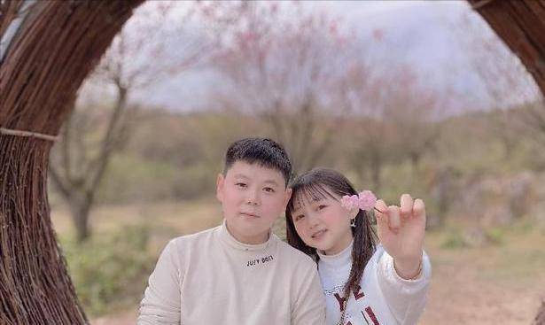 2019年,成都"最美"袖珍女结婚,32岁模样像10岁,如今过得怎样_杨萍