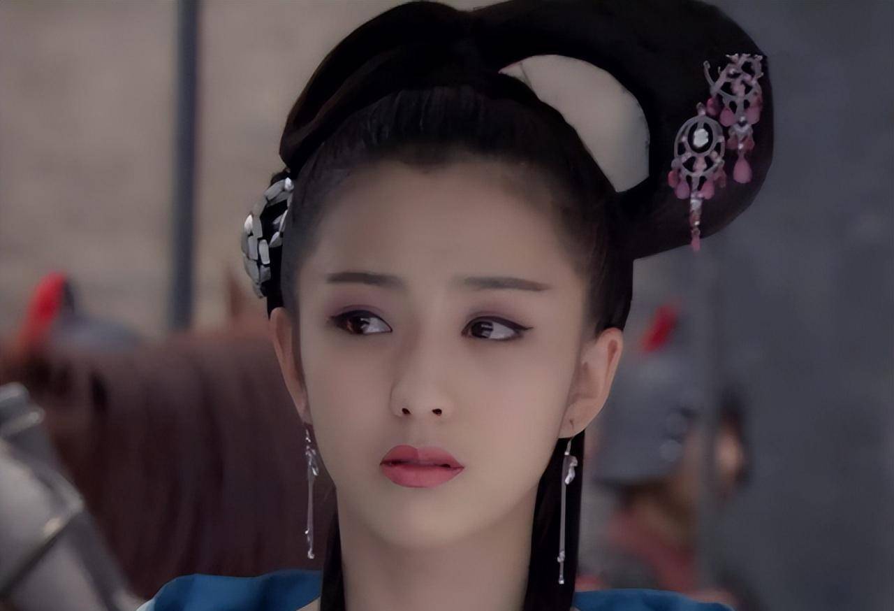 赵飞燕生理上有一种缺陷,汉成帝对此十分迷恋,不惜荒废朝政