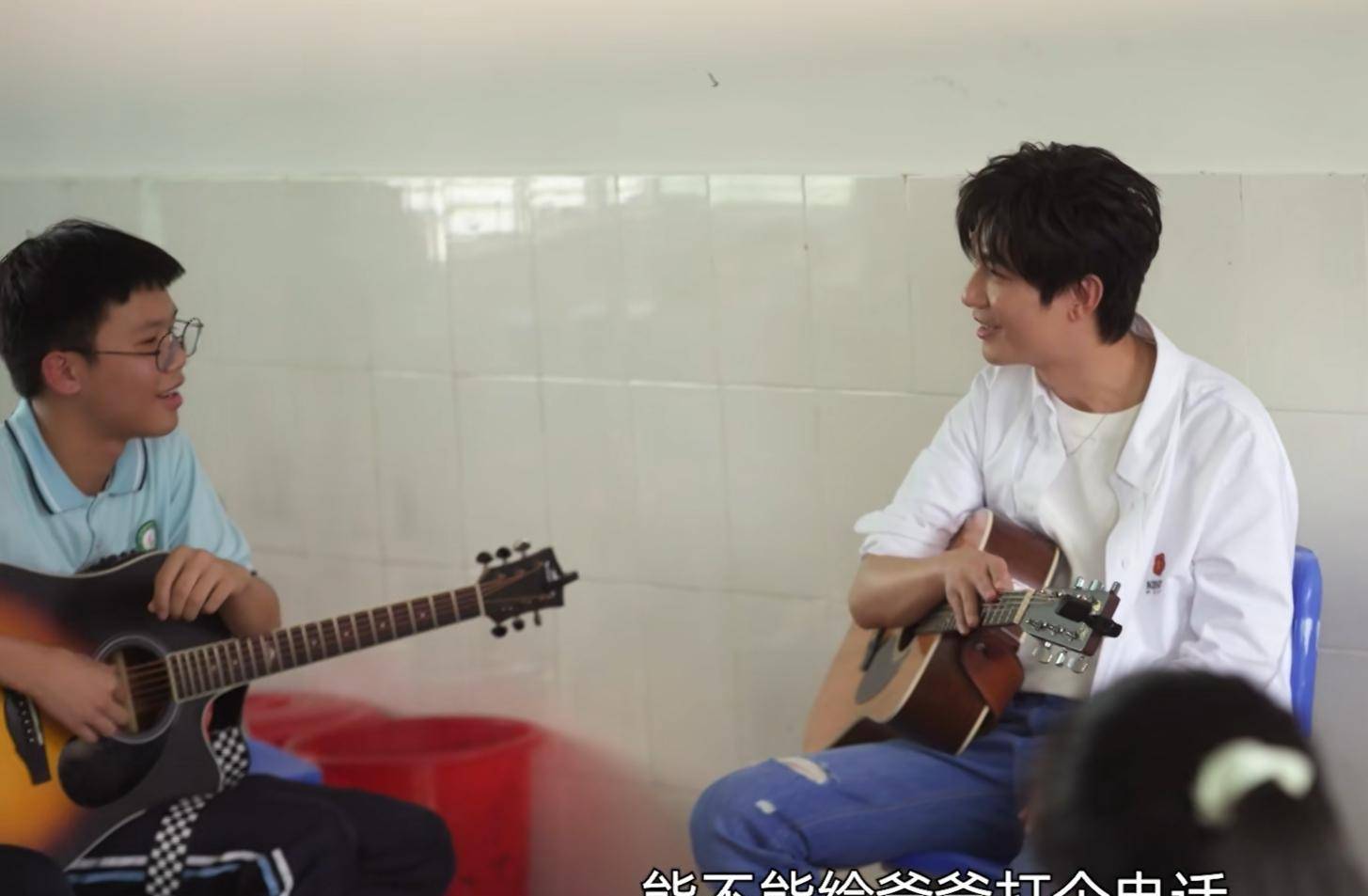 周迅,阿雅去陈楚生家乡做客,出租车司机骄傲地说:全城都为他投过票