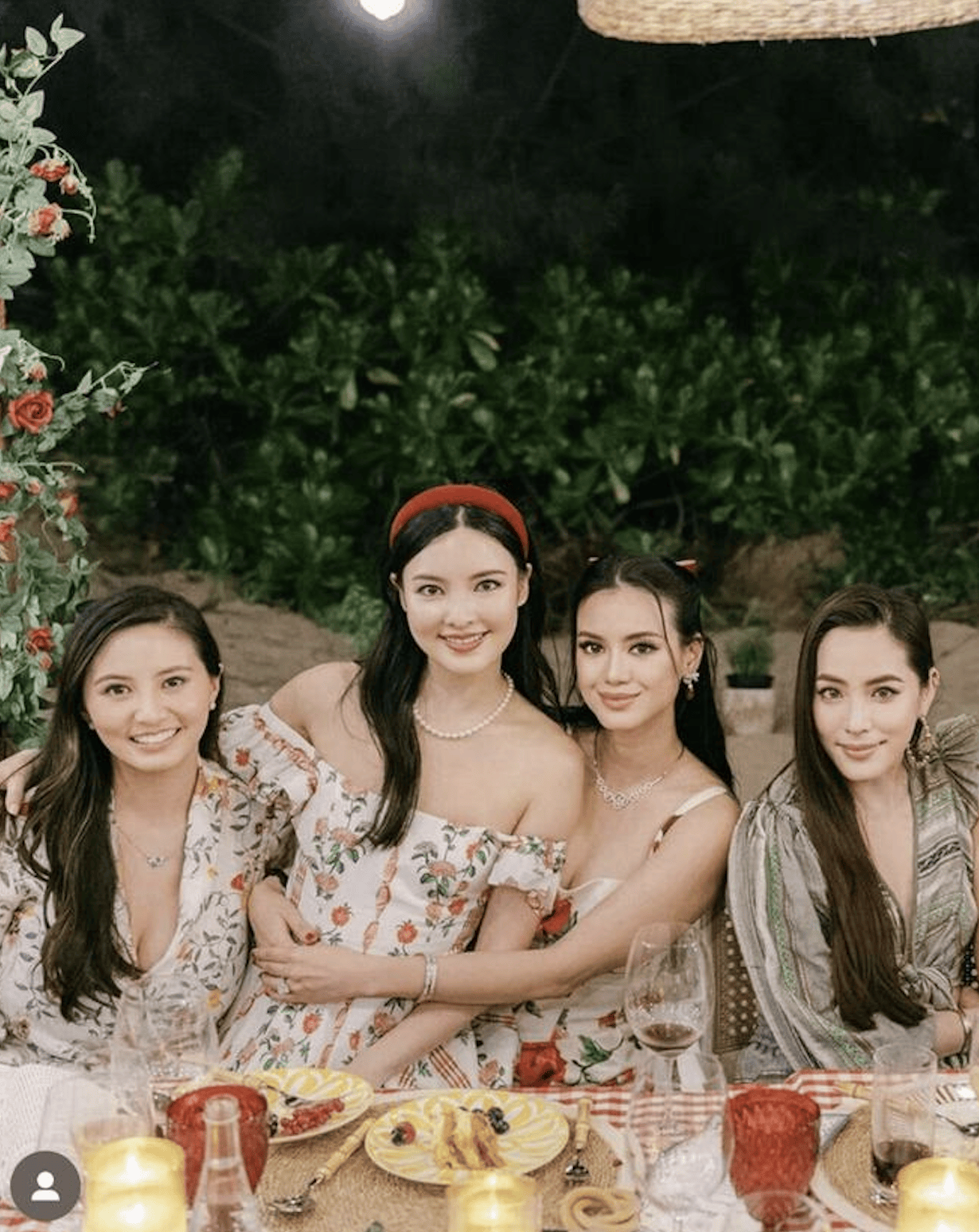 39岁陈晓丹与林恬儿庆生,穿碎花长裙明眸皓齿,无愧被叫中国公主