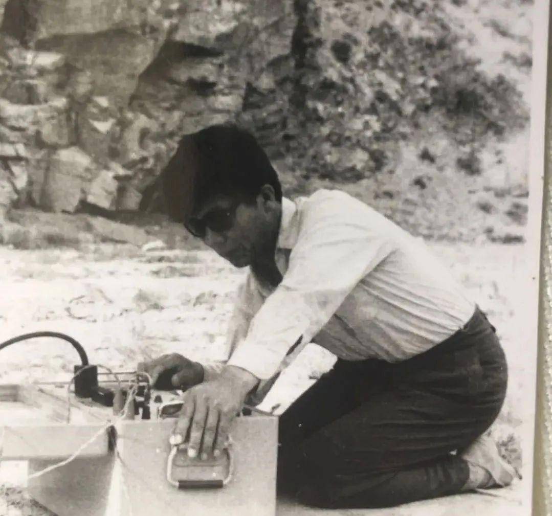 直到现在我还记得他在山区牺牲的场景,记得那节神秘