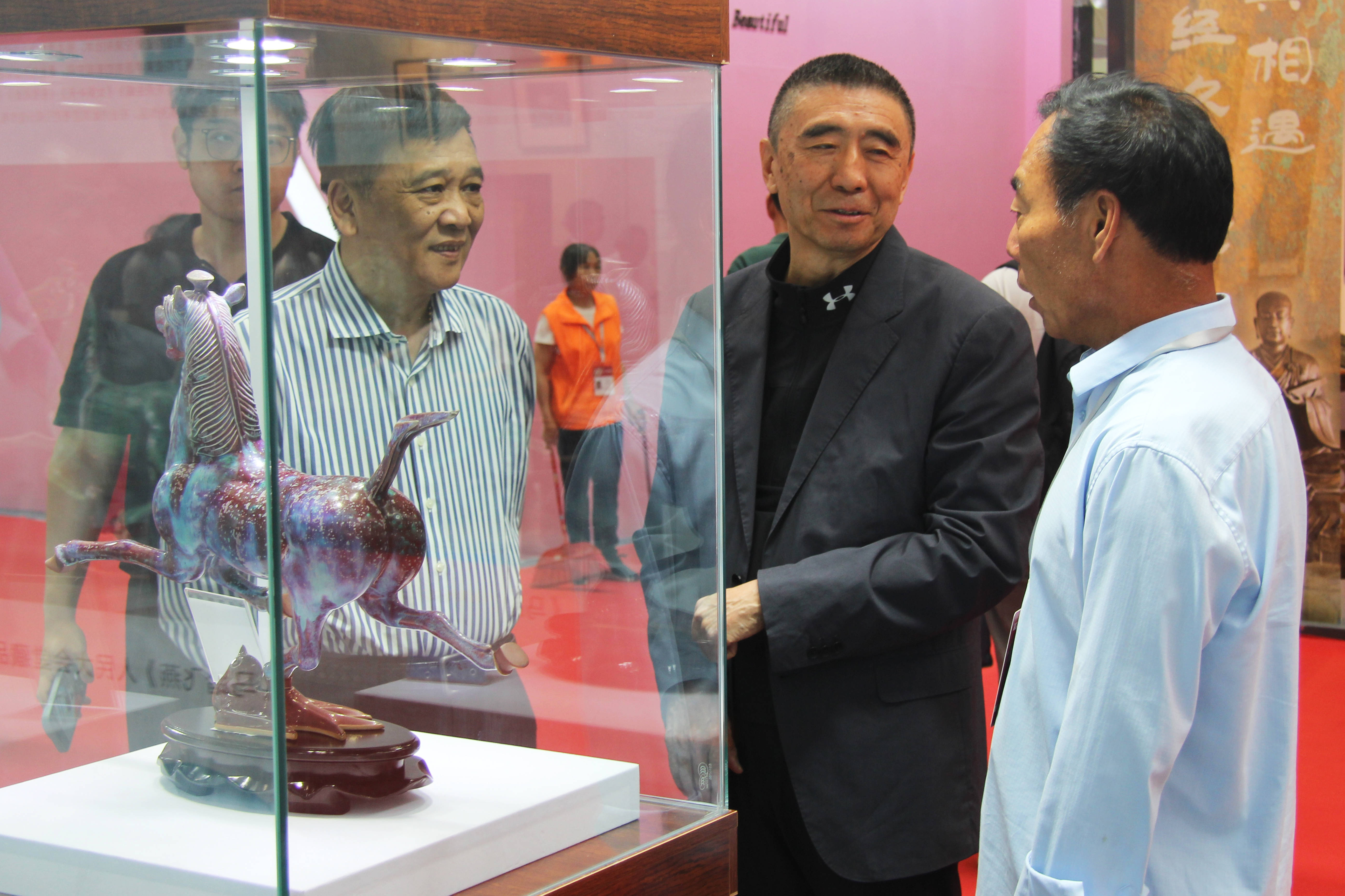 工匠"荣誉称号是首次颁发,全国范围内仅有60位工艺美术大师获此殊荣