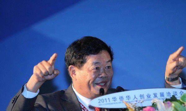 国际龙舟颁奖典礼,曹德旺当场把奖杯摔得稀烂,并大骂领导是骗子