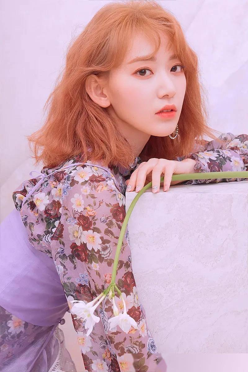 这谁顶得住!宫脇咲良女神级写真曝光:狠辣魅力让人目不暇接