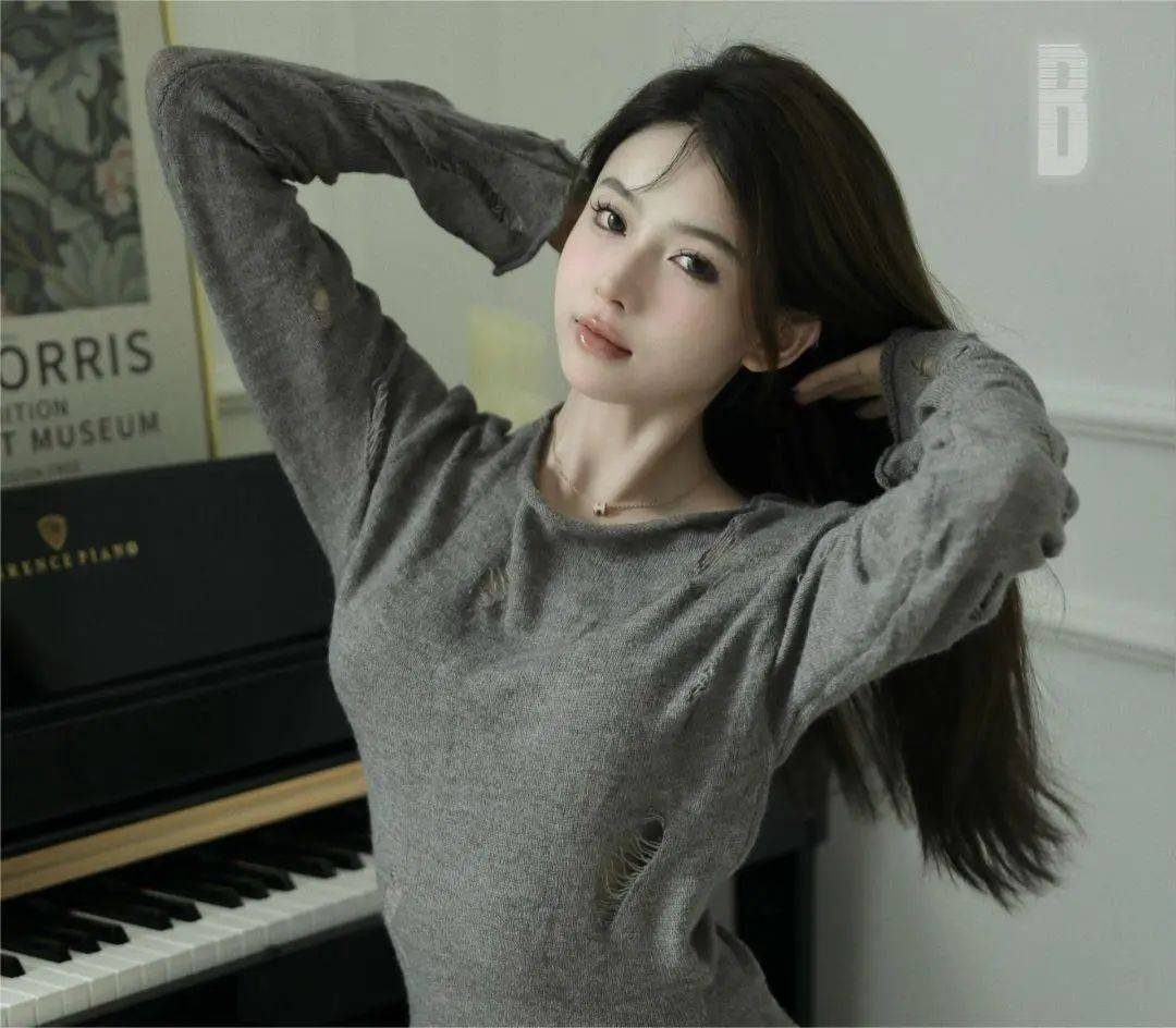 孙俪邓超为女儿庆生,小花妹妹10岁了,脸蛋儿被爸妈亲变形好有爱