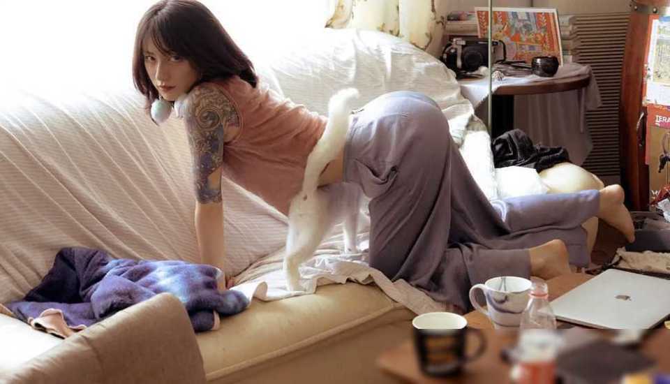 李诞女友黑尾酱晒大尺度性感照,网友:喝多了放飞自我吗?