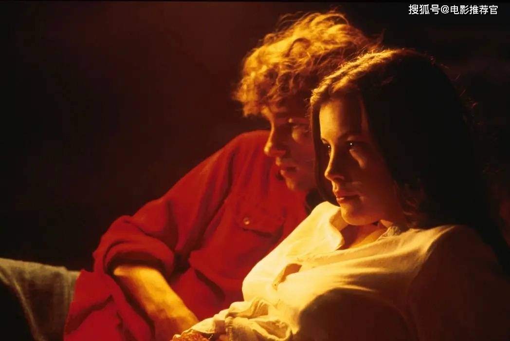 《偷香》:托斯卡纳阳光下的青春迷梦与艺术觉醒