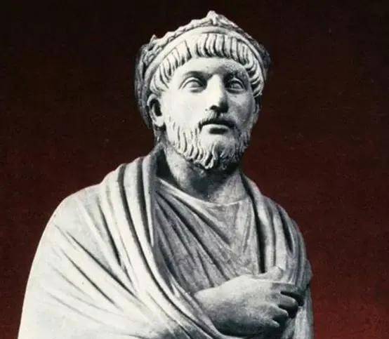 由此引发了残酷的内战,最终尤利安的堂兄君士坦提乌斯二世胜出,于351