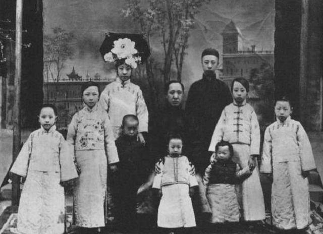 溥仪亲妹妹,活到2004年,临终前不忘替兄长和家族道歉