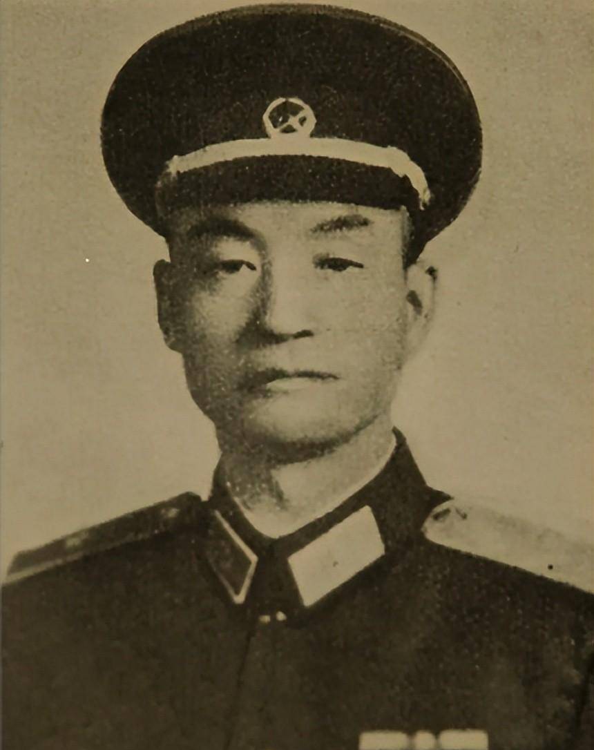 副军长:张诚文,1911年生于四川成都,起义前担任国民党军第100军307师