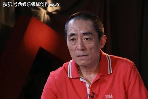 身价40亿的张艺谋回到陕西老家,找到修自行车残疾弟弟说:哥给你三个