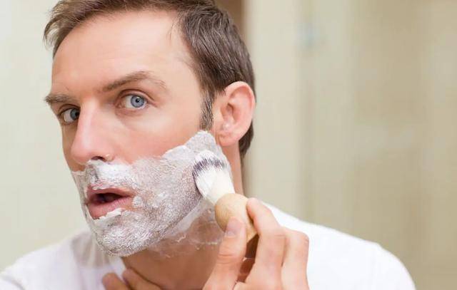 频繁刮胡子,说明了什么?_修剪_影响_生活