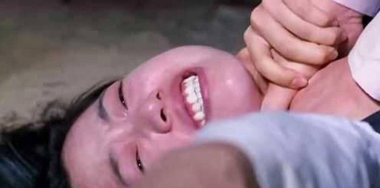 林雨晨:和父亲朋友偷情,被国企老总偷窥,找"三陪女"当替身