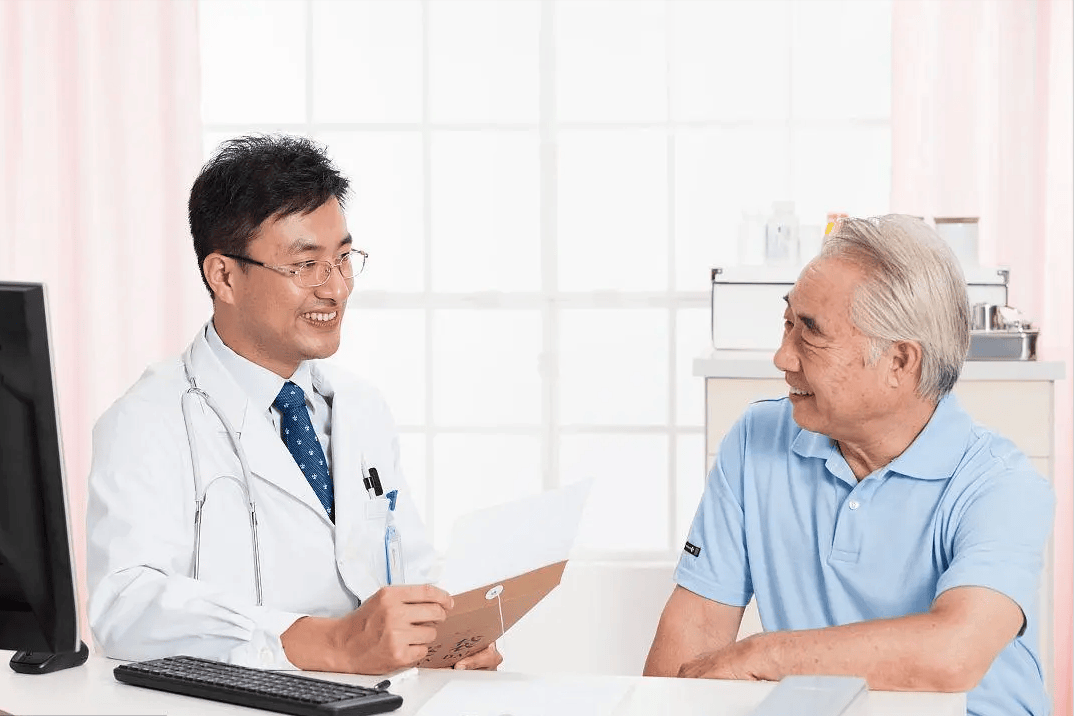 60岁大叔为防痴呆每天坚持晒太阳,半年后患癌?医生:不能这么晒