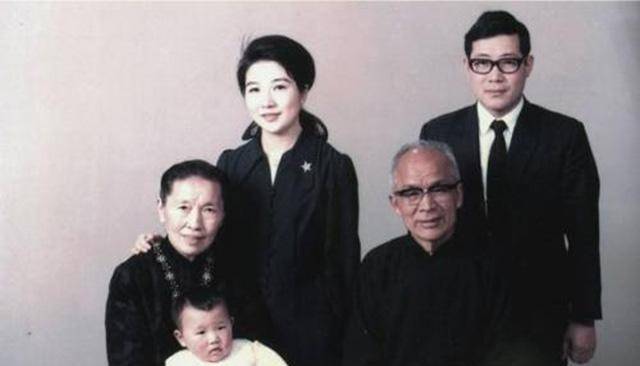 佘爱珍:14岁拿刀上门逼婚,一生结婚3次,晚年与胡兰成相伴余生