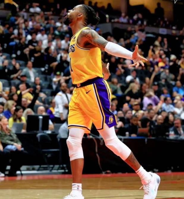 雄鹿寻求交易利拉德目标锁定湖人及里夫斯与三个首轮选秀权