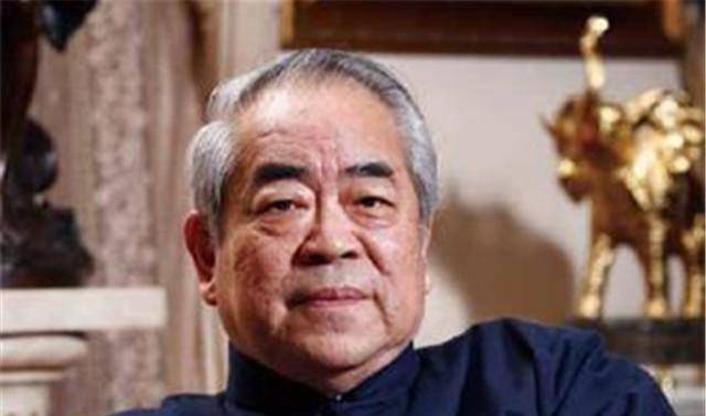 杨振宁办公室陈列:范曾的字,清华的黑水晶,台湾名家的雕塑绘画