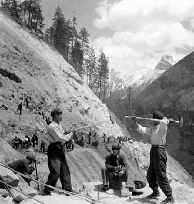 怒江大桥为何不准拍照,甚至还有武警把守?背后的原因令人动容