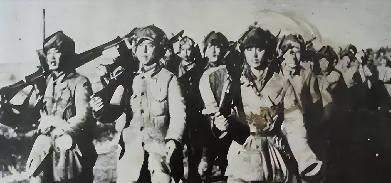 辽沈战役,战士们如何行军:饭走着吃,觉走着睡,尿走着撒