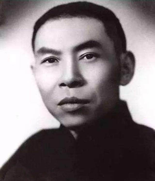 杜月笙死前做了一件事:撕毁自己手上所有的欠条,究其原因很简单