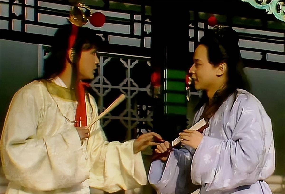 《红楼梦》中人物名字多半采用谐音,隐藏最深的谐音格是蒋玉菡_贾宝玉