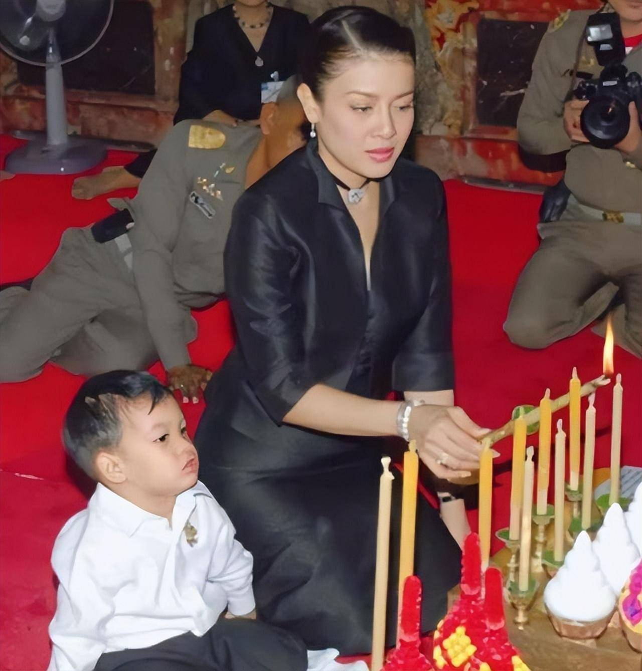 提帮功迟来的庆生海报,储妃推辞婉拒回宫,苏提达闪耀加冕纪念日