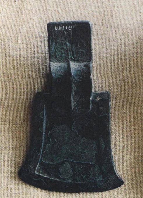 zǐ)大铜钺妇好,是中国历史上有据可考(甲骨文)的第一位女性军事统帅