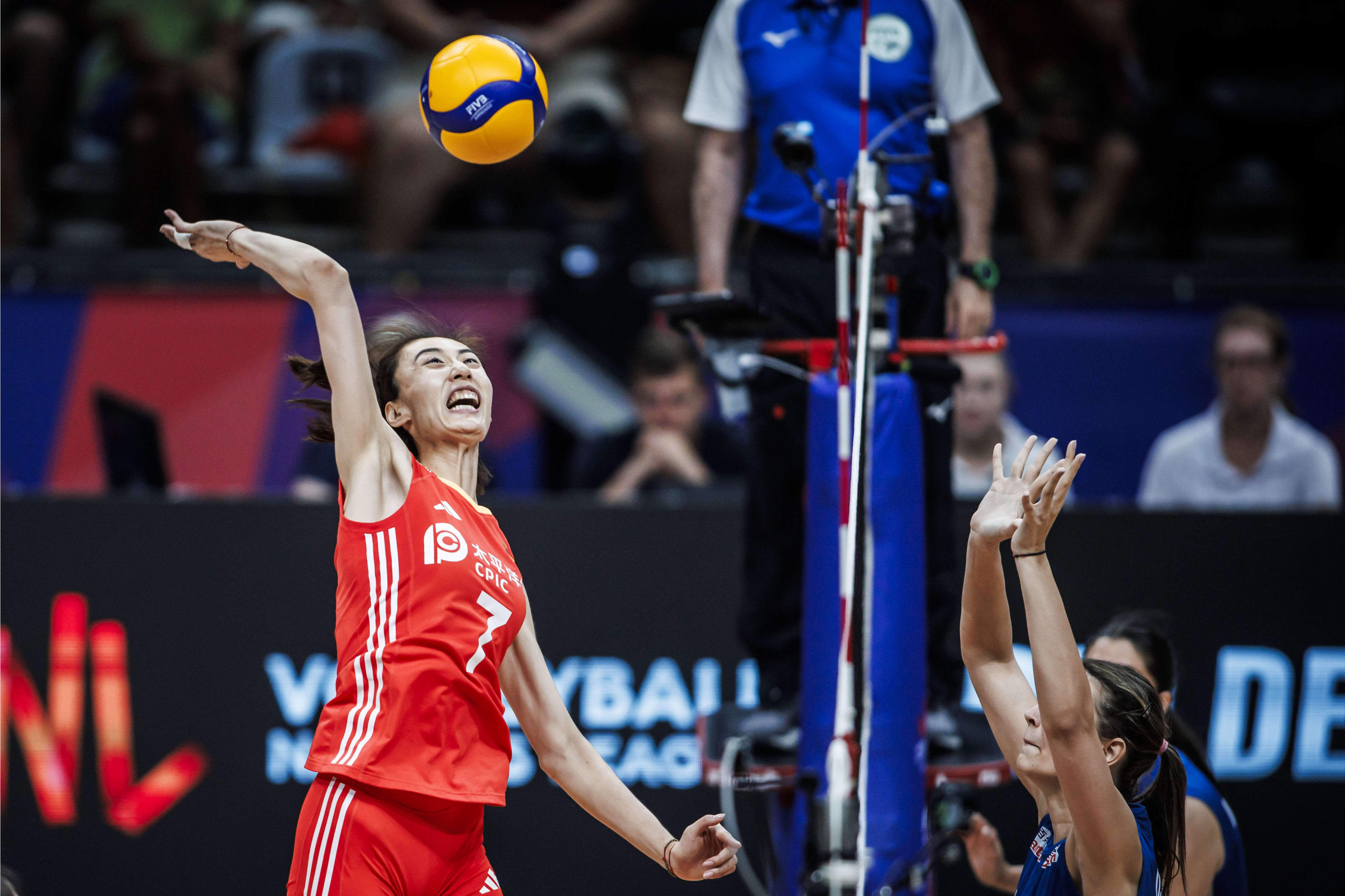 中国女排又一26岁王牌出炉,轰19分 3拦网,比袁心玥更稳定_王媛媛_巴西