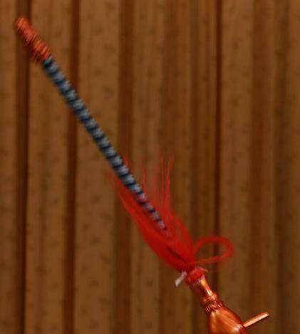 毕燕朝天挝:一款槊短版而头则换做了摇滚手势拿判官笔的东西浑铁槊:槊