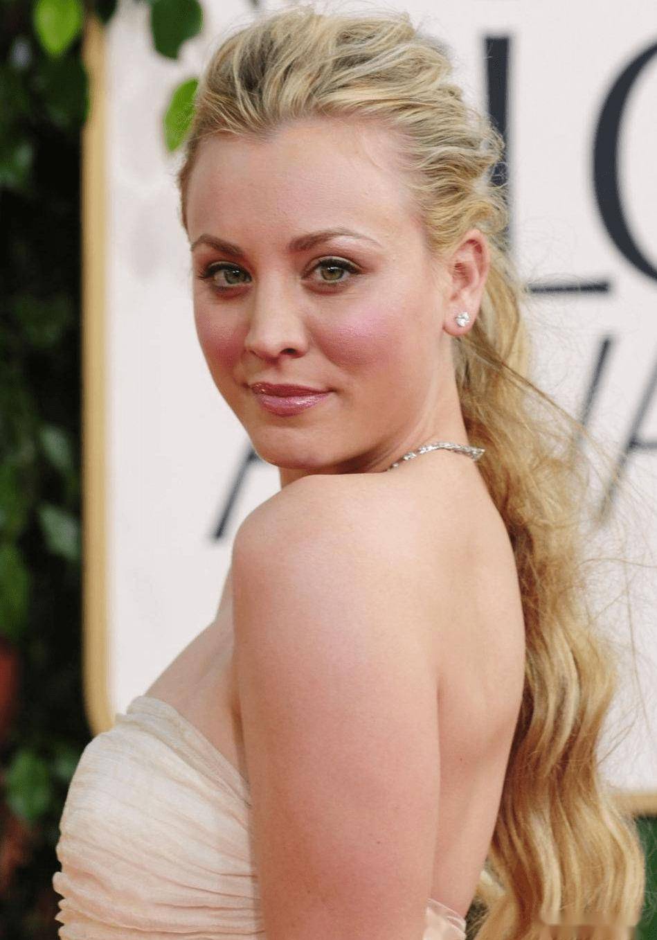 无法抗拒!生活大爆炸女主凯莉库柯狂野性感的写真让你欲罢不能